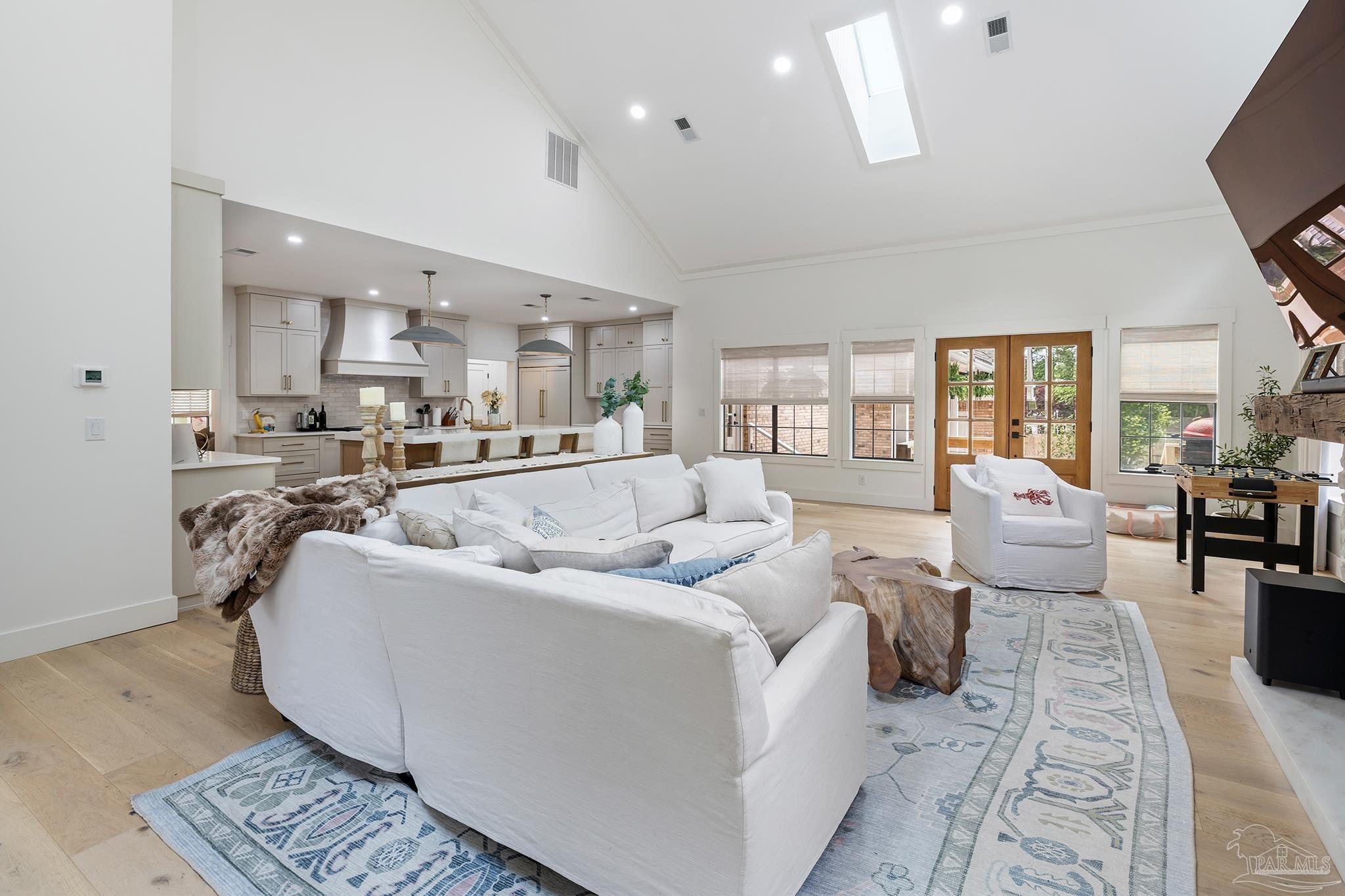 2351 Inverness Dr