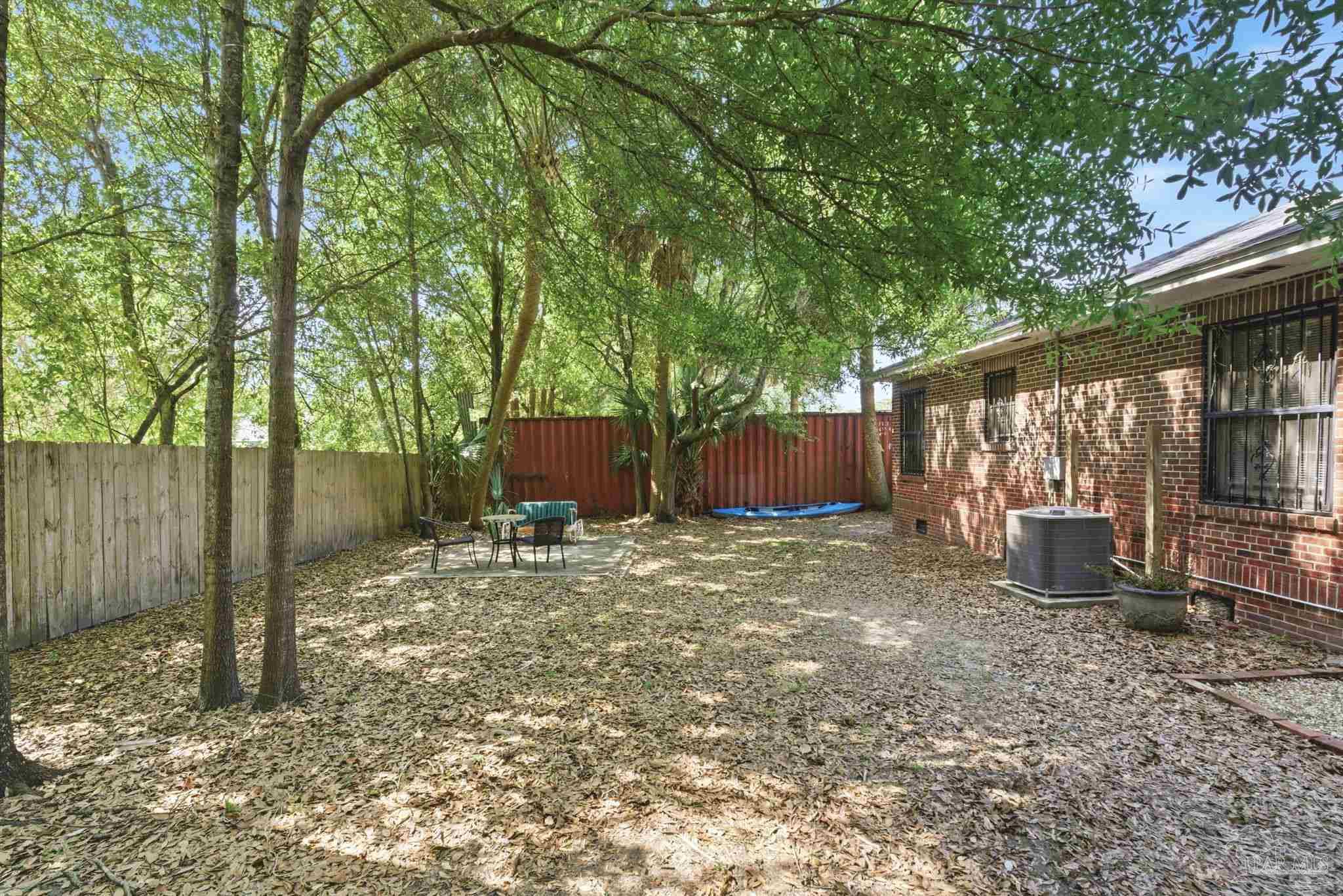 1420 N Davis Hwy
