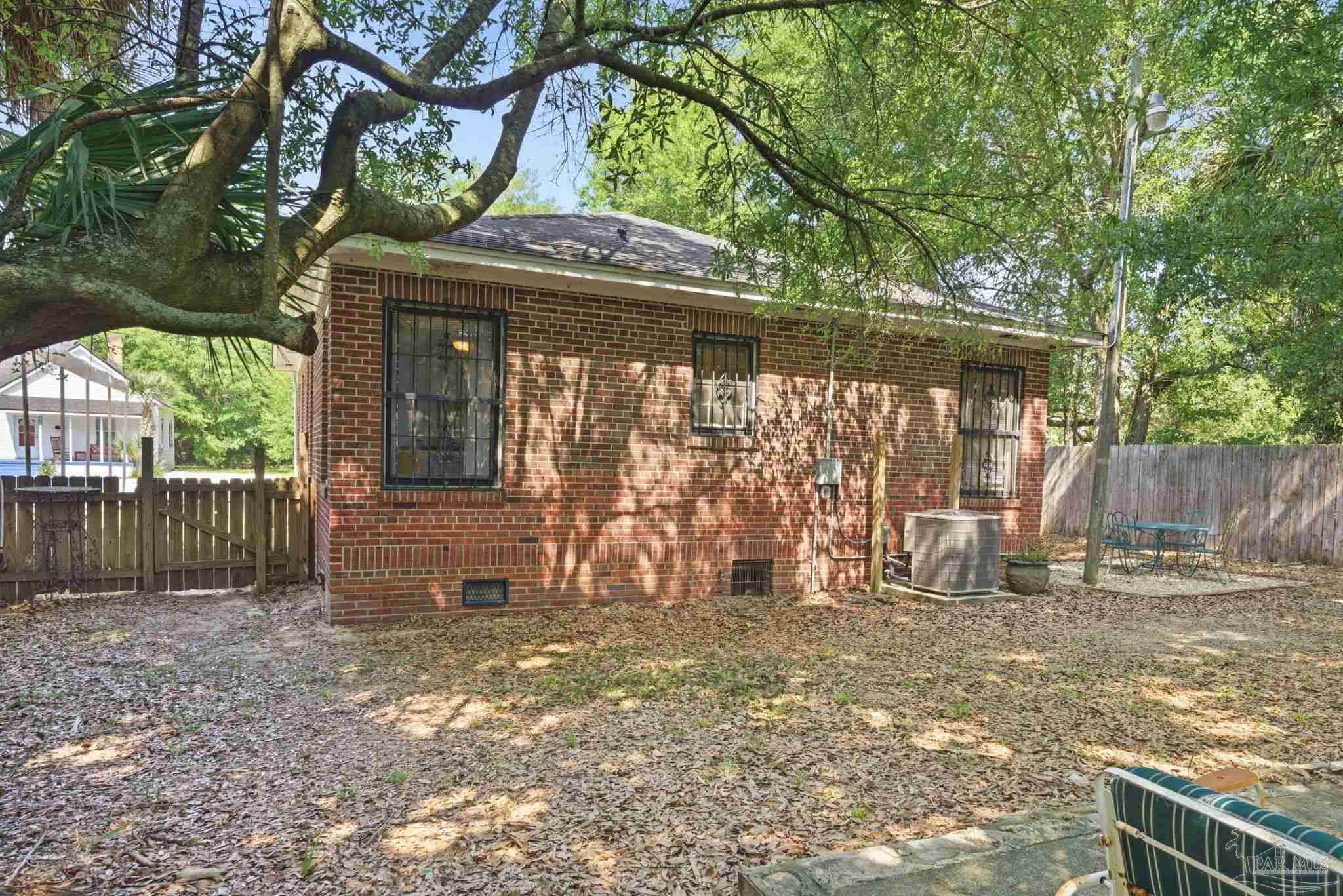 1420 N Davis Hwy