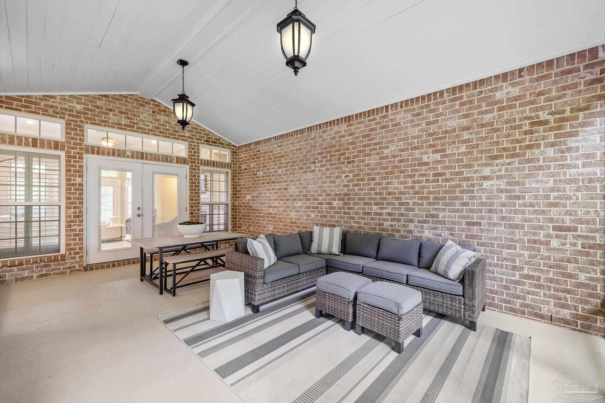 8742 Foxtail Loop