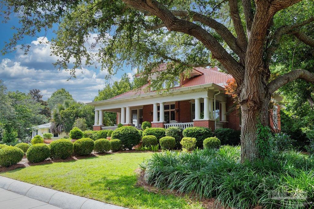 116 W De Soto St