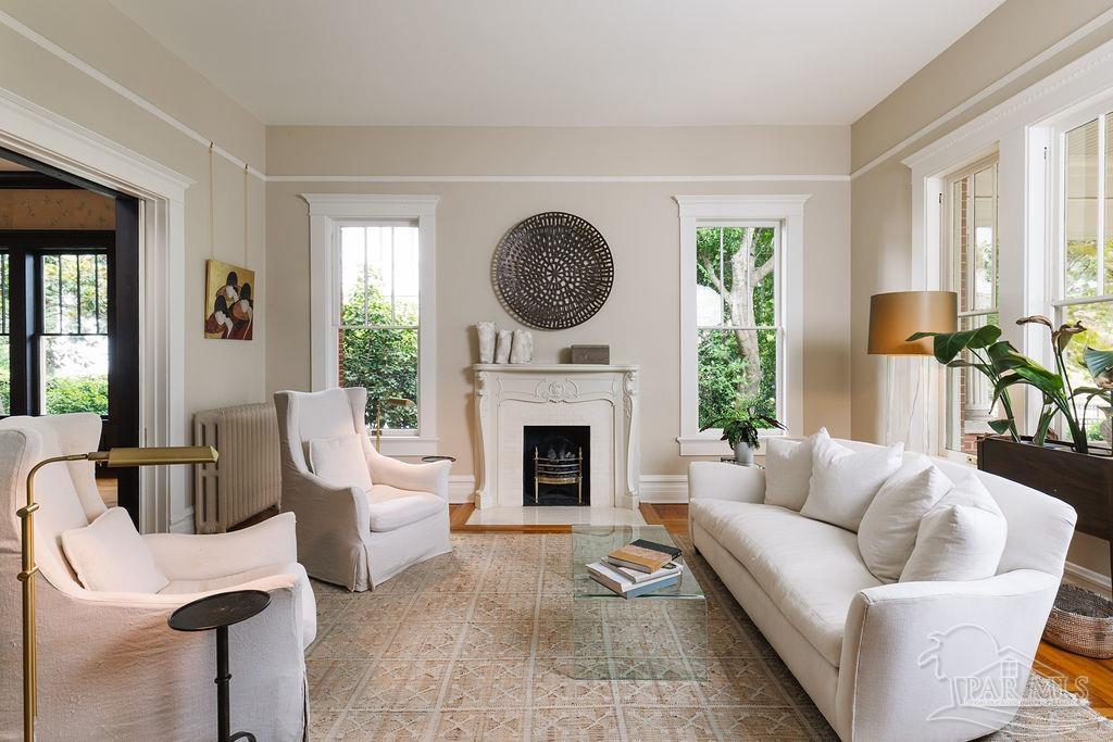 116 W De Soto St