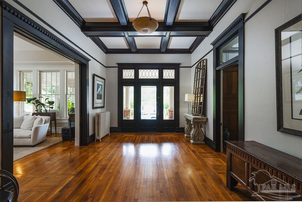 116 W De Soto St
