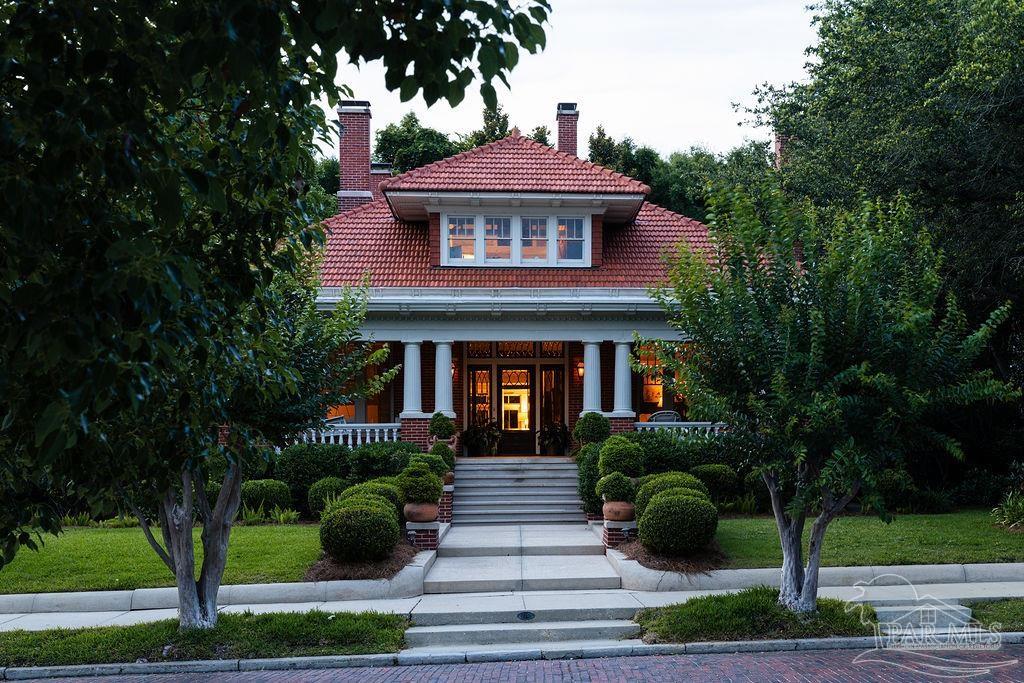 116 W De Soto St