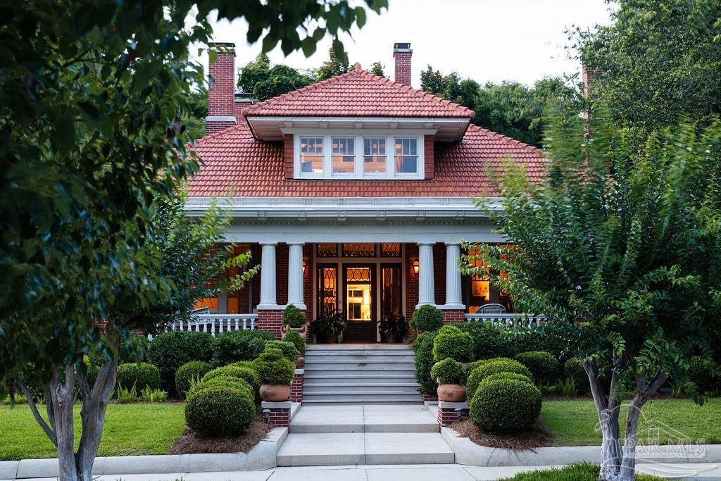 116 W De Soto St