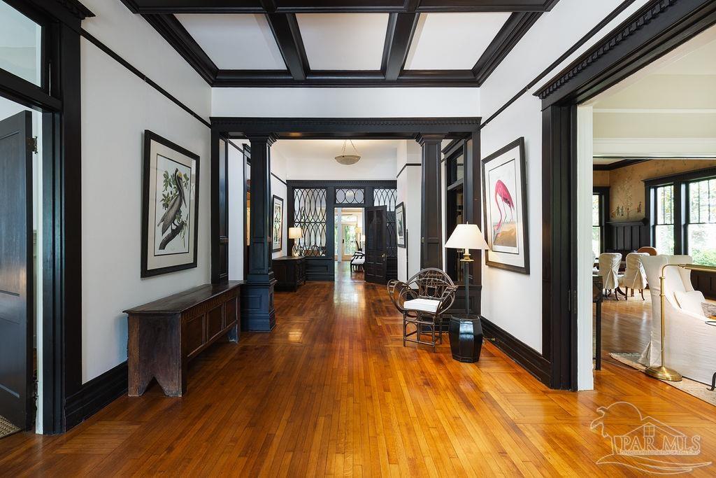 116 W De Soto St