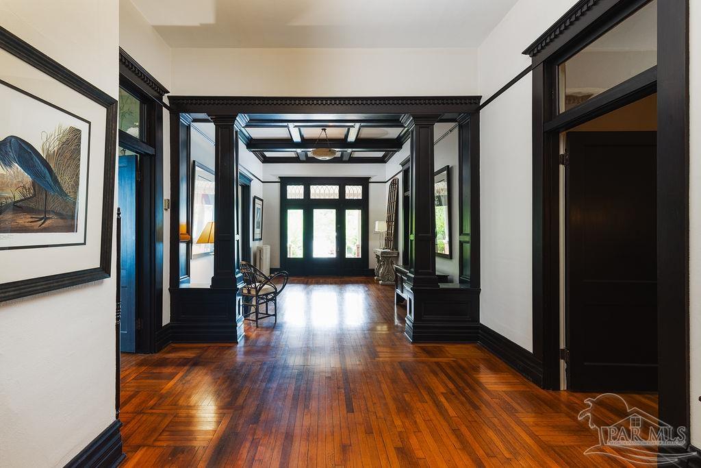 116 W De Soto St