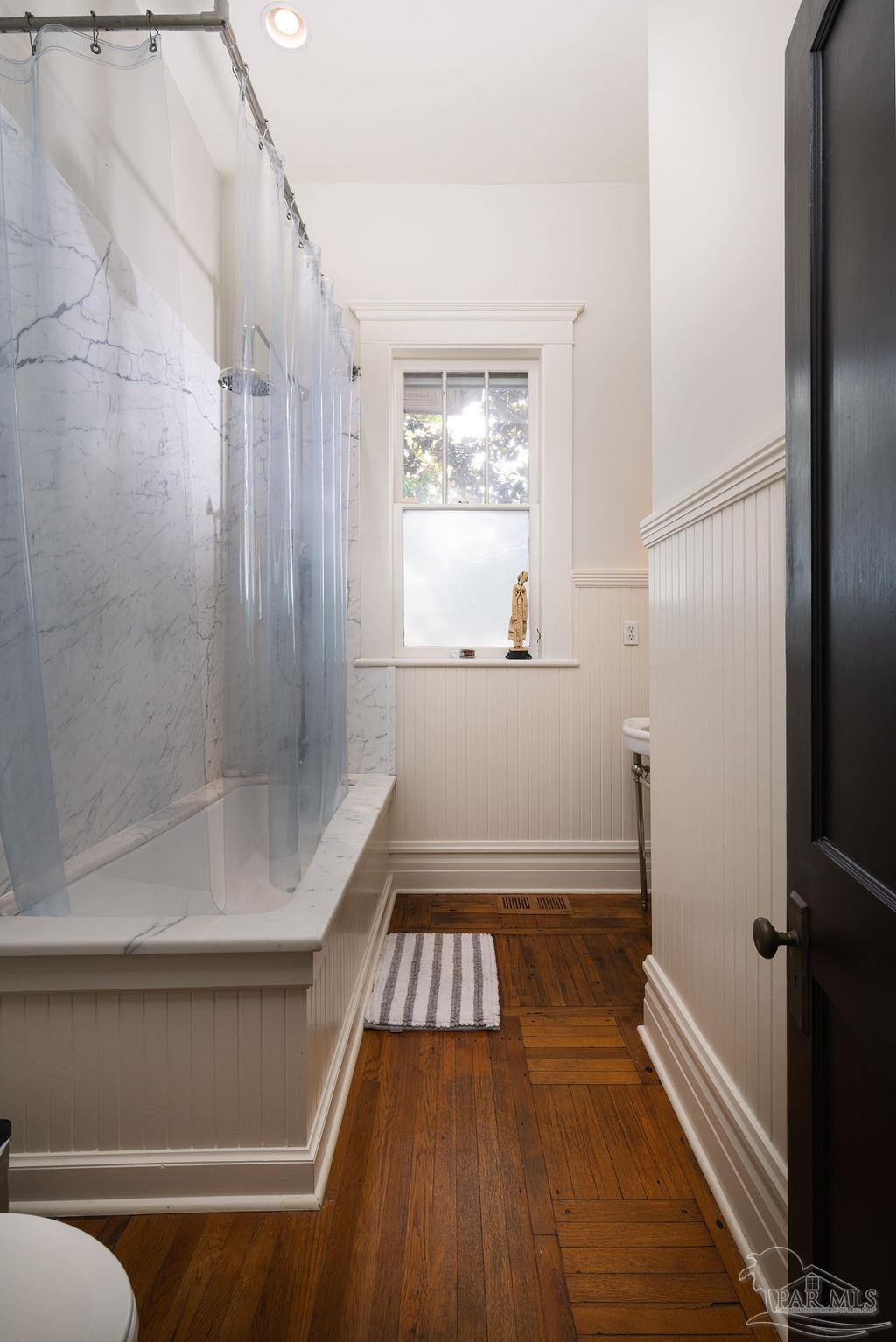 116 W De Soto St