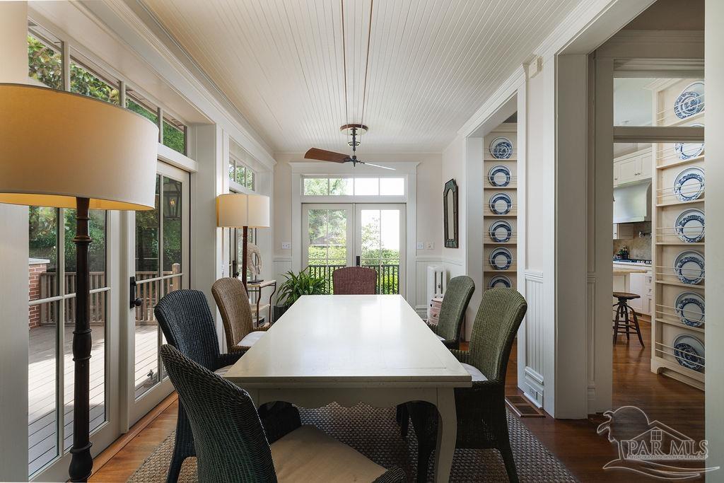 116 W De Soto St