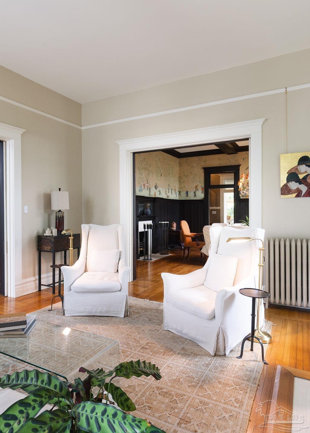 116 W De Soto St