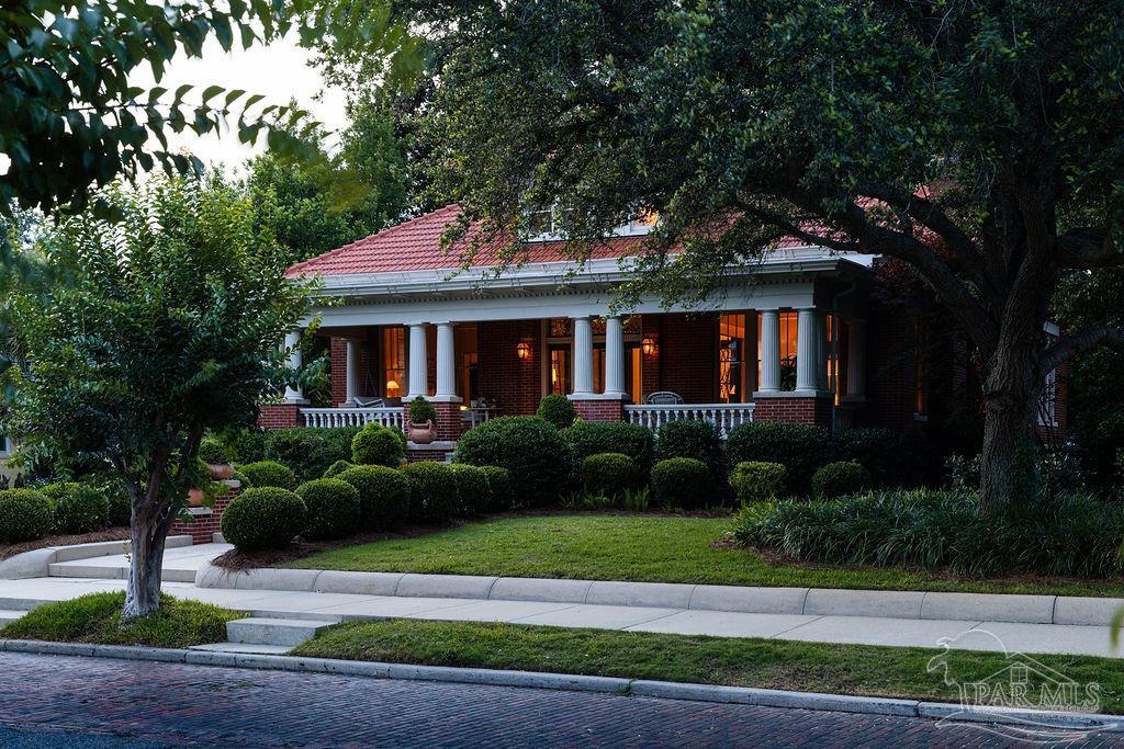116 W De Soto St