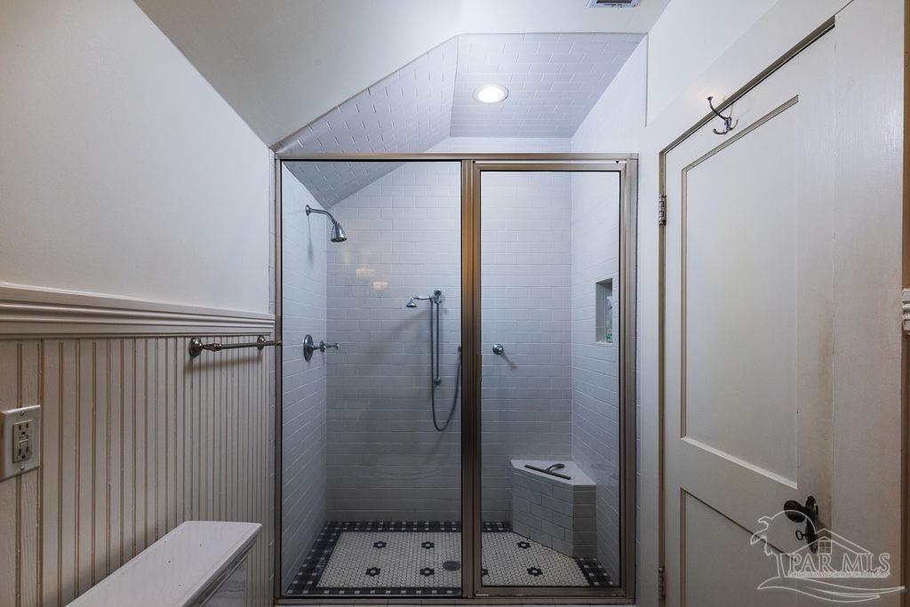 116 W De Soto St
