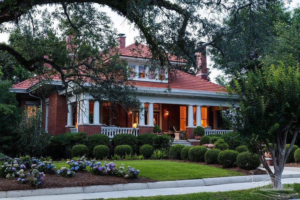 116 W De Soto St