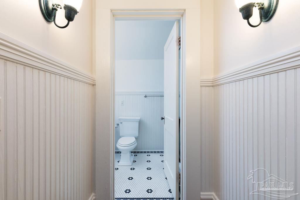 116 W De Soto St