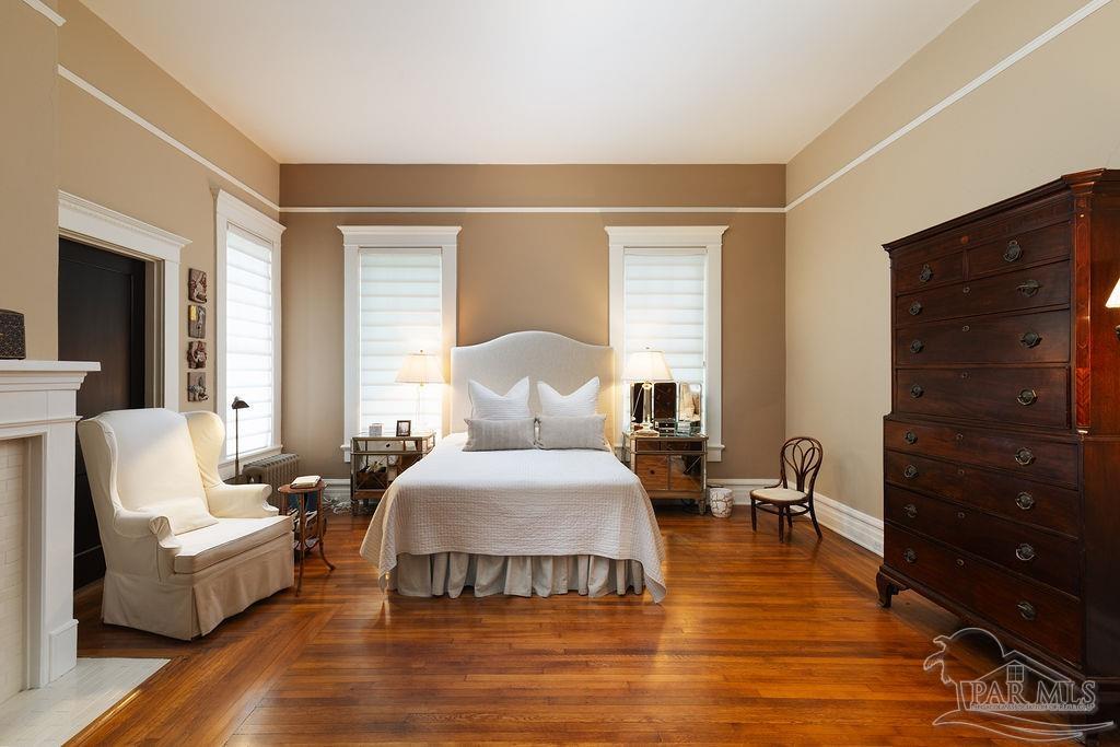 116 W De Soto St