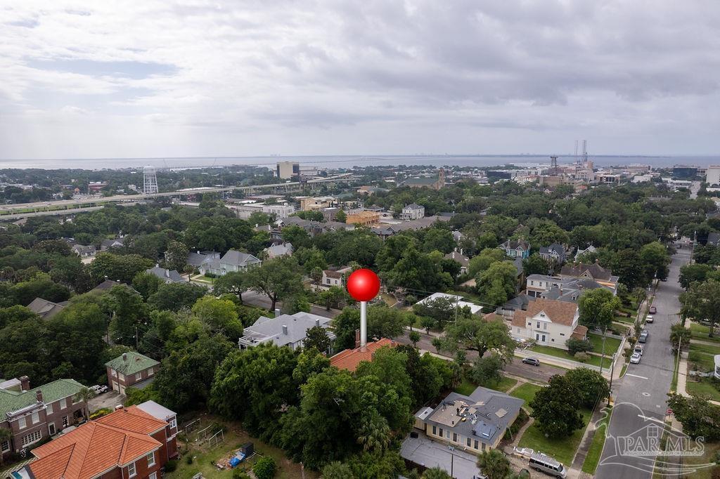 116 W De Soto St