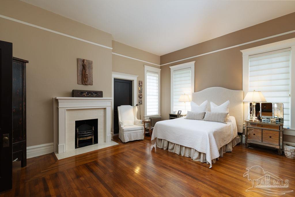 116 W De Soto St