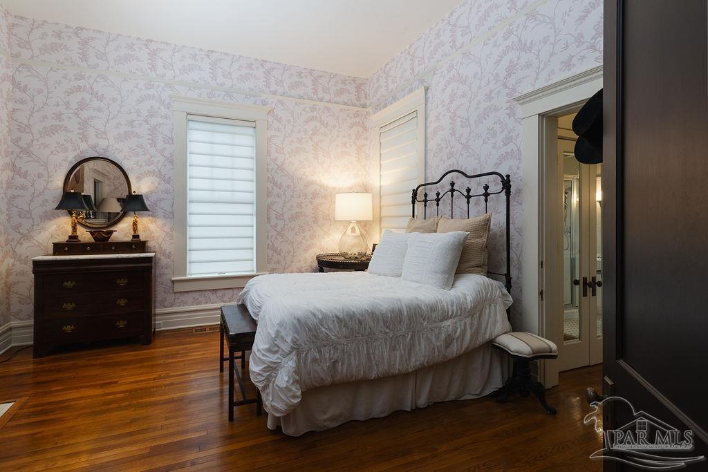 116 W De Soto St