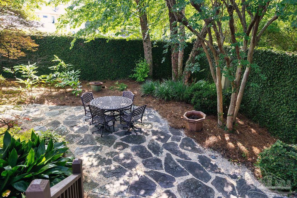 116 W De Soto St