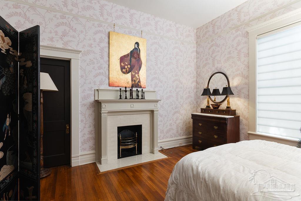 116 W De Soto St