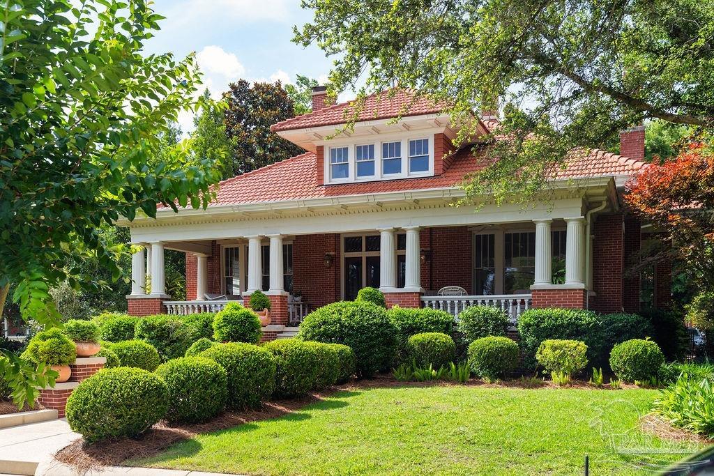 116 W De Soto St