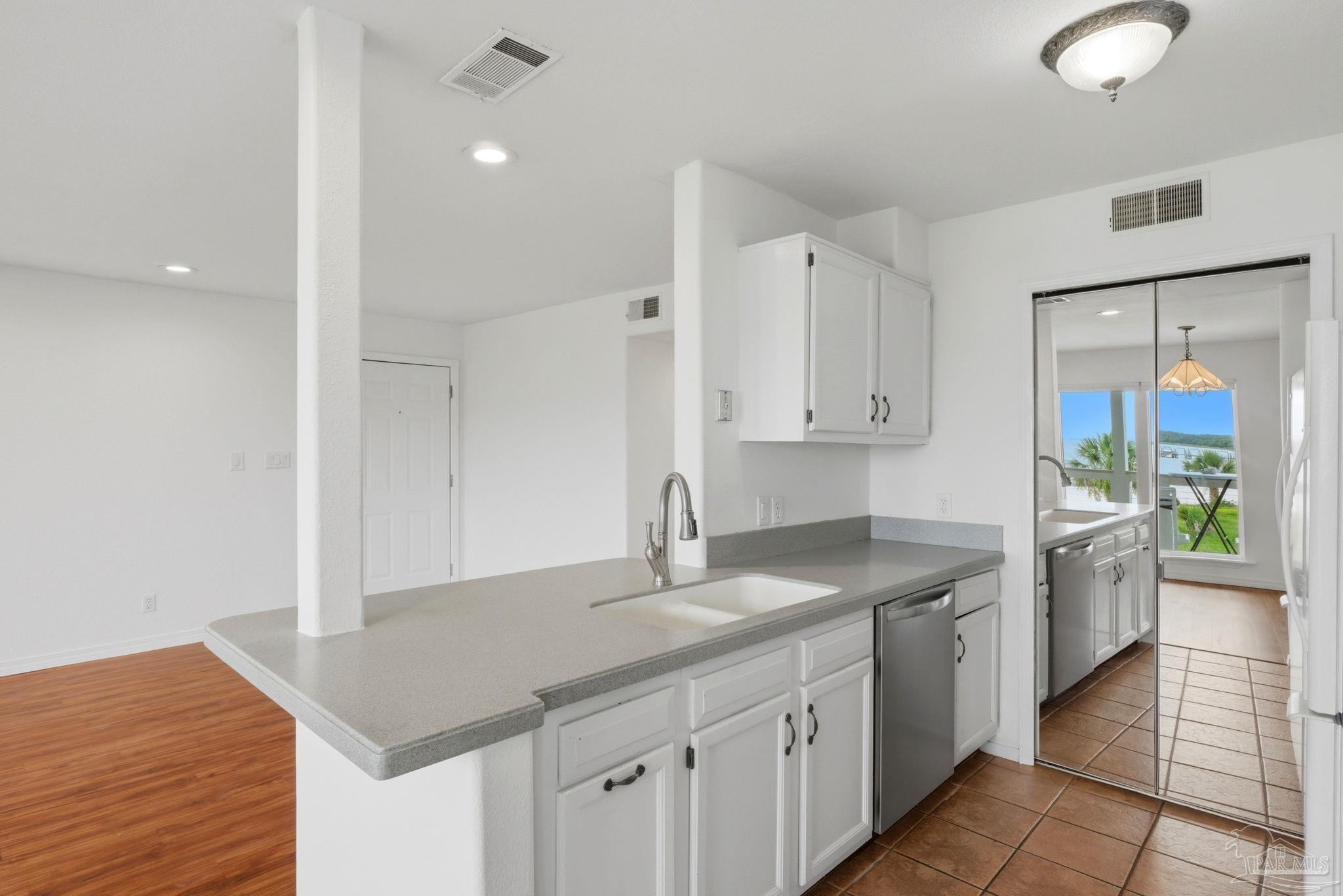 200 Pensacola Beach Rd # 3 Unit: M-3