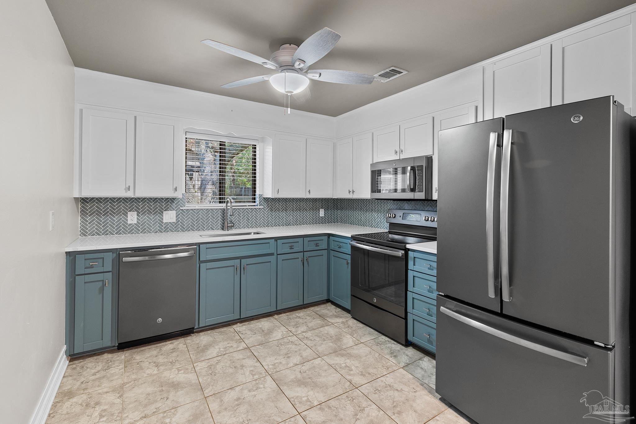 2558 Amberjack Ct