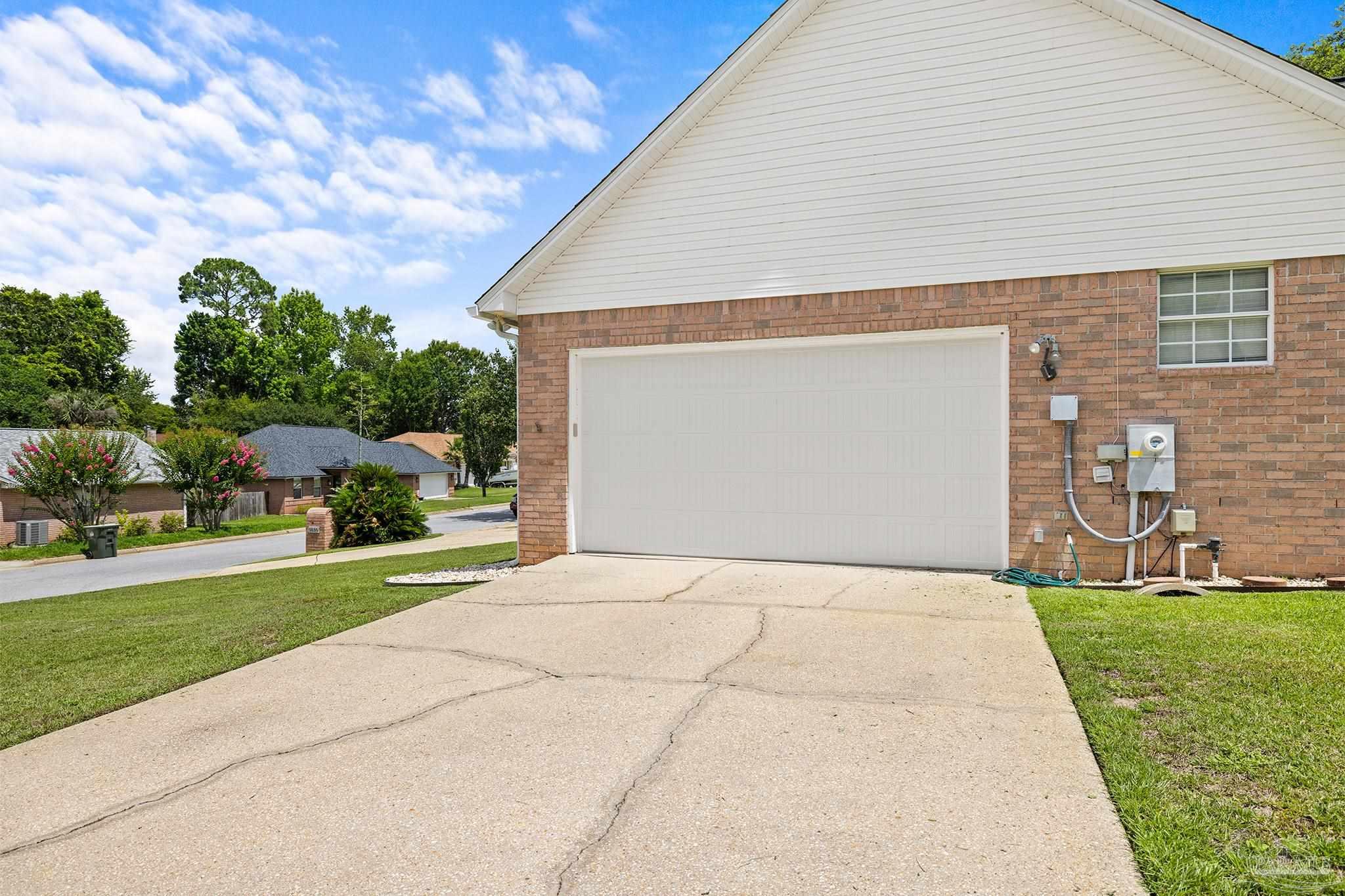 9800 Sourwood Ct