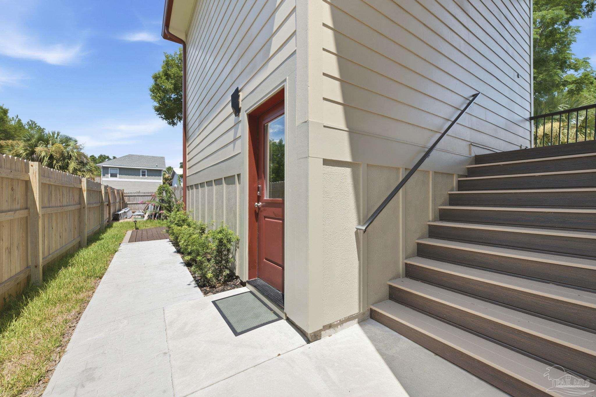 219 N Devillars St