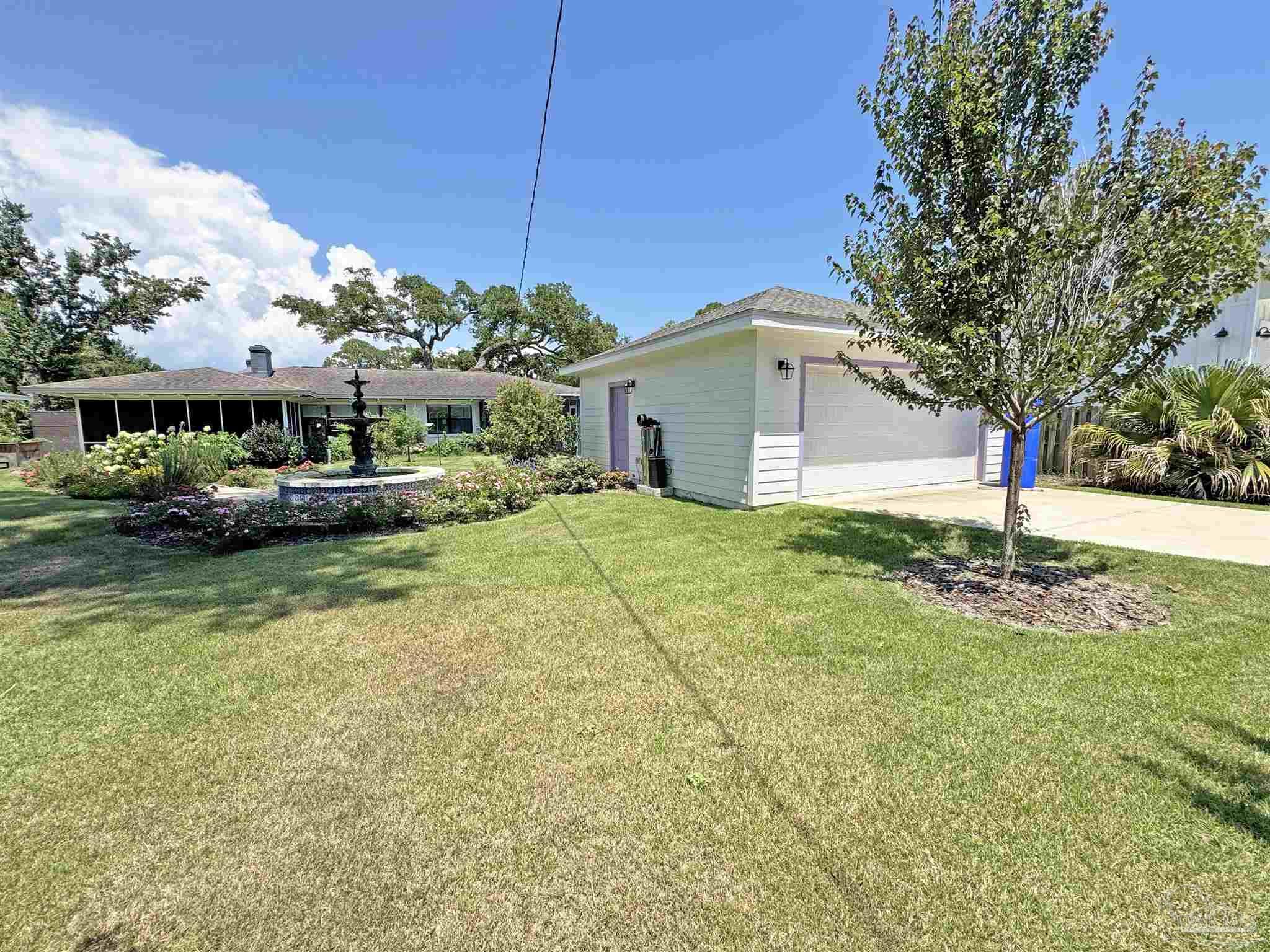 17 Lakeside Dr