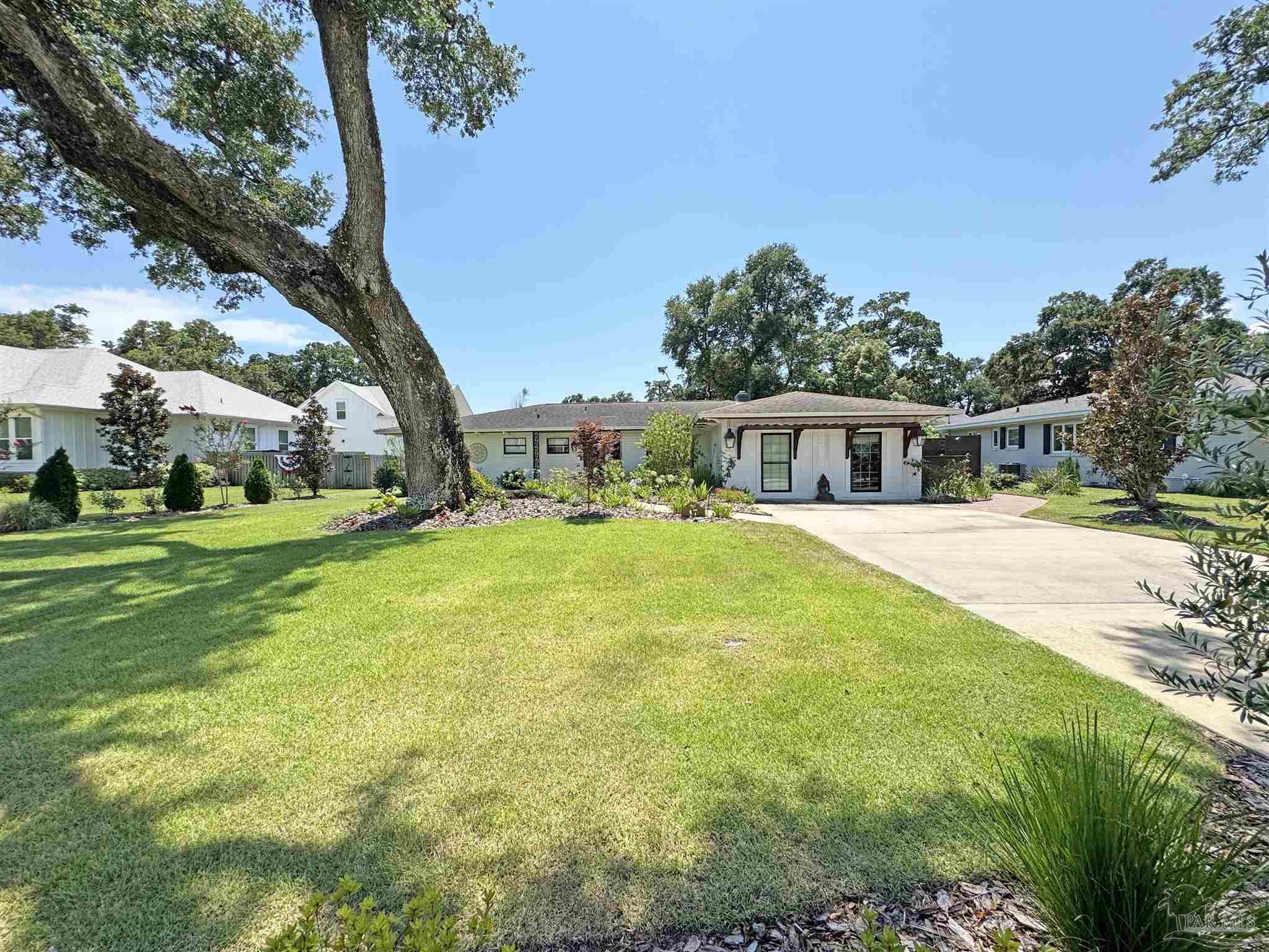 17 Lakeside Dr
