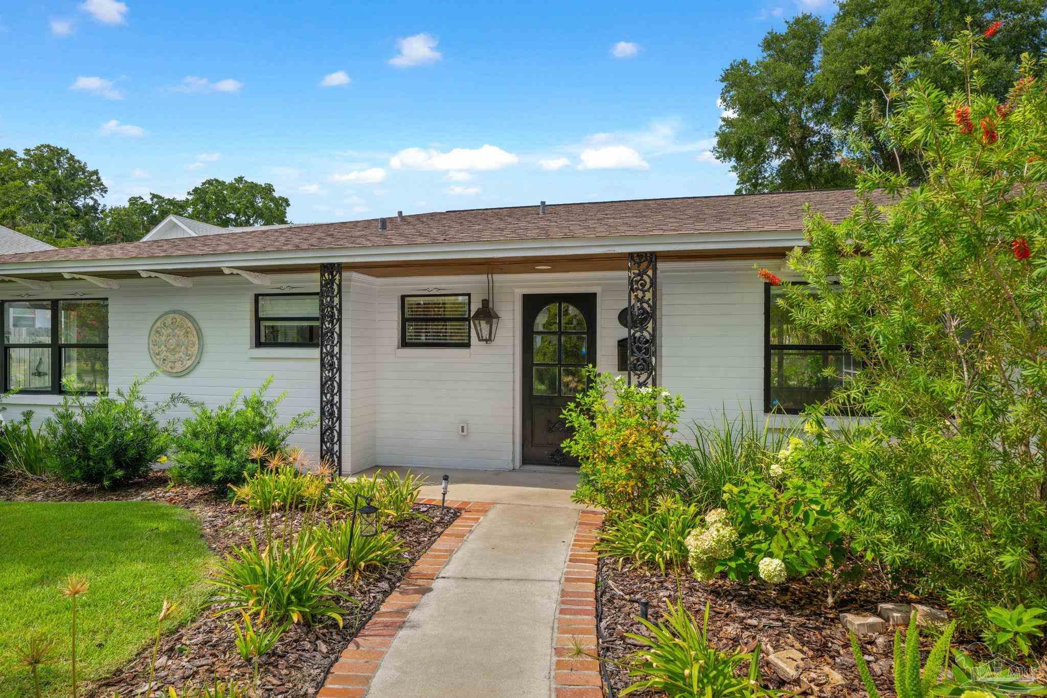 17 Lakeside Dr