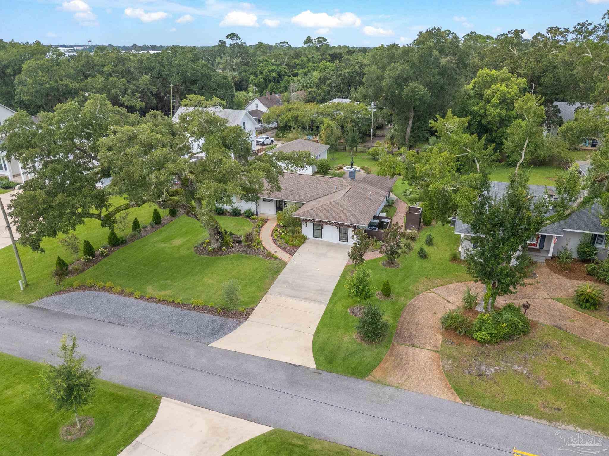 17 Lakeside Dr
