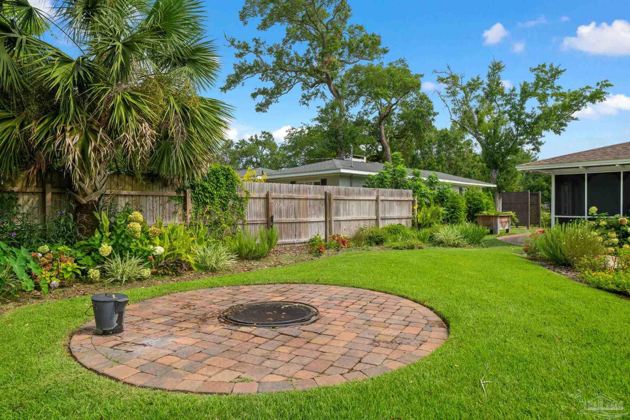 17 Lakeside Dr