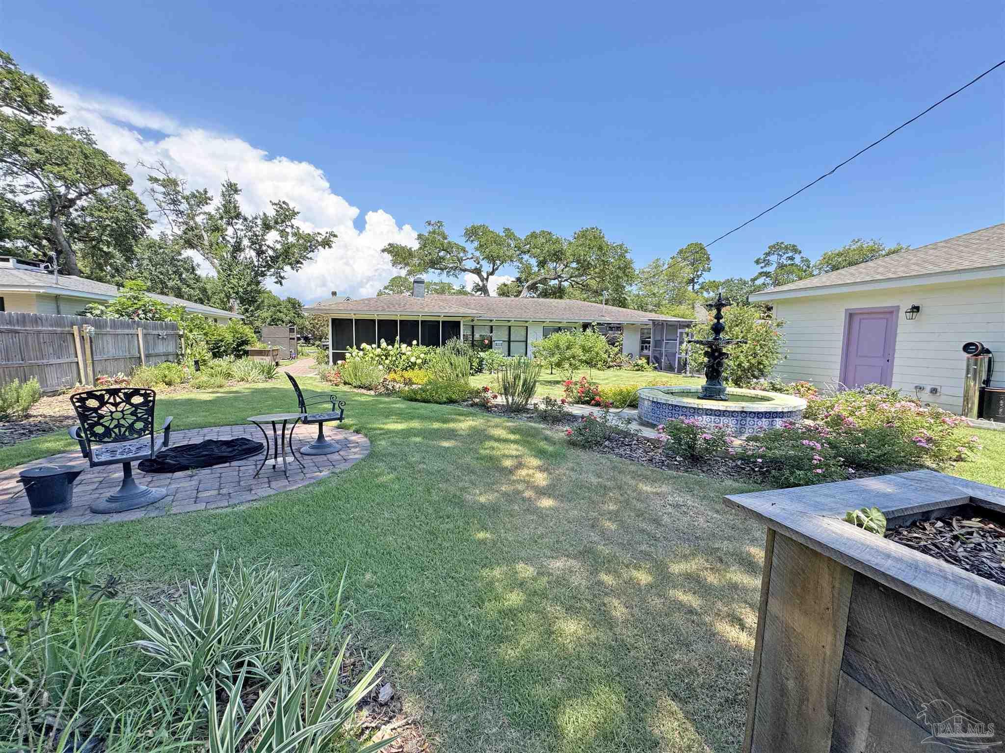 17 Lakeside Dr