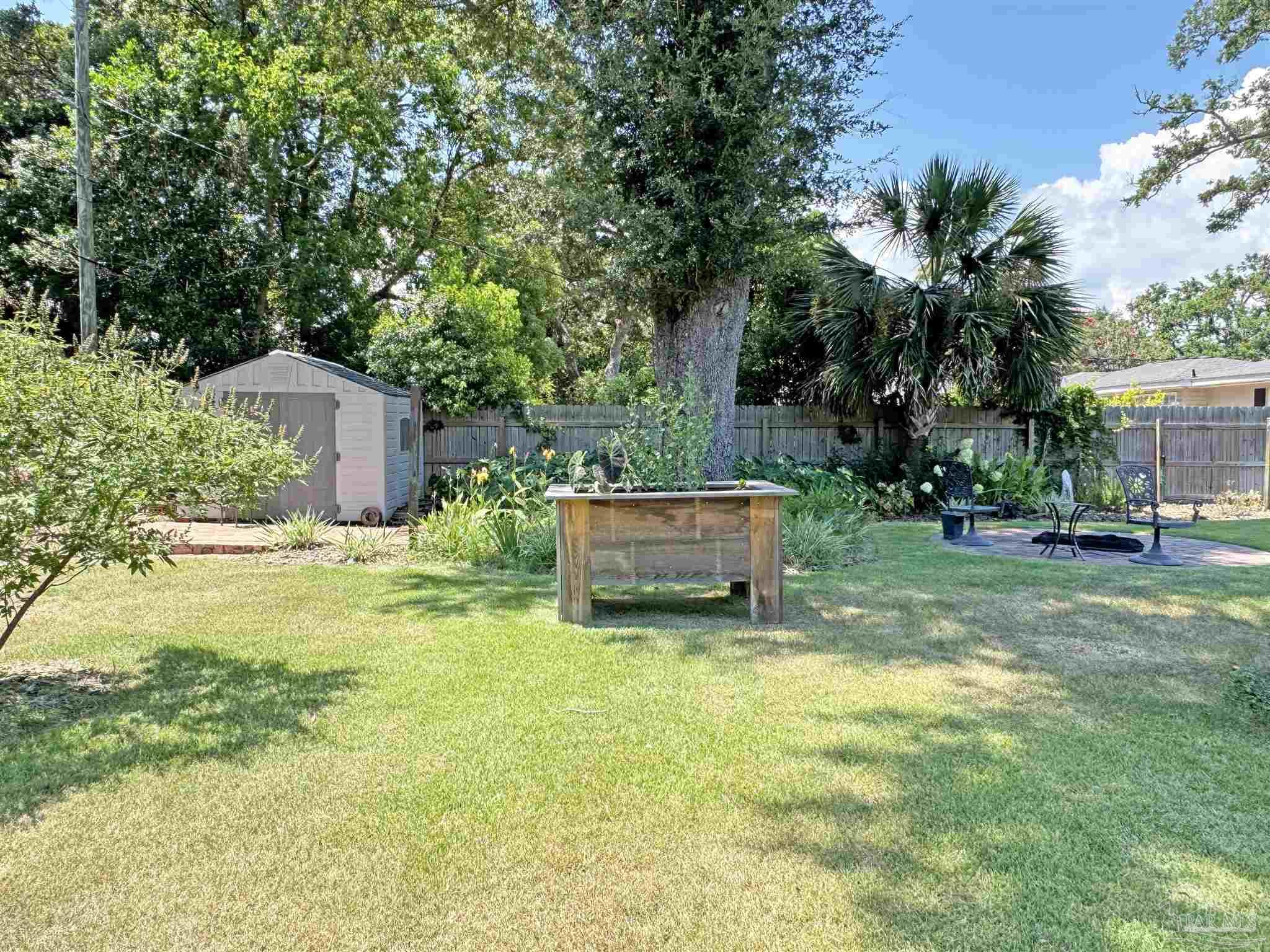 17 Lakeside Dr