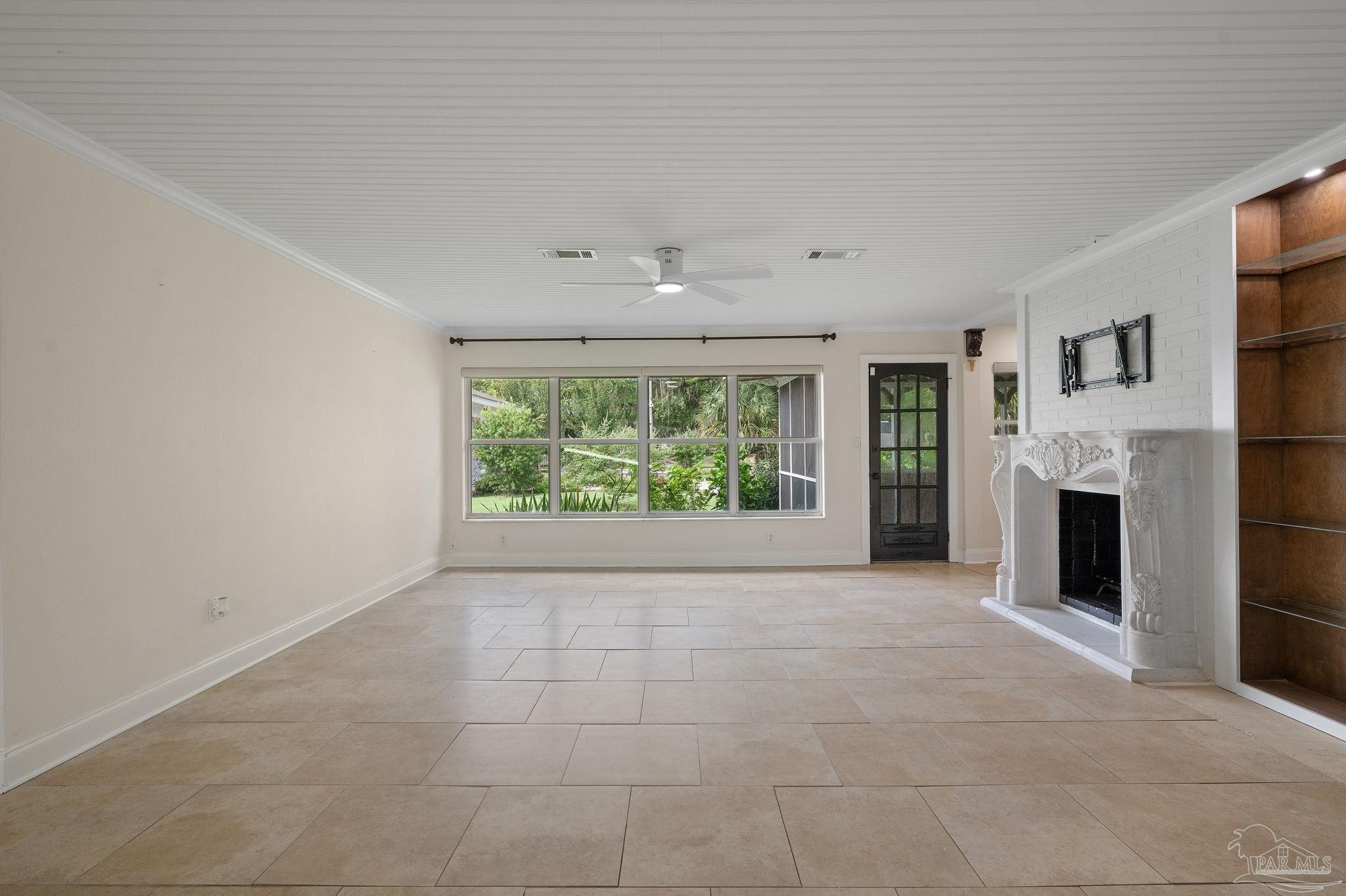17 Lakeside Dr