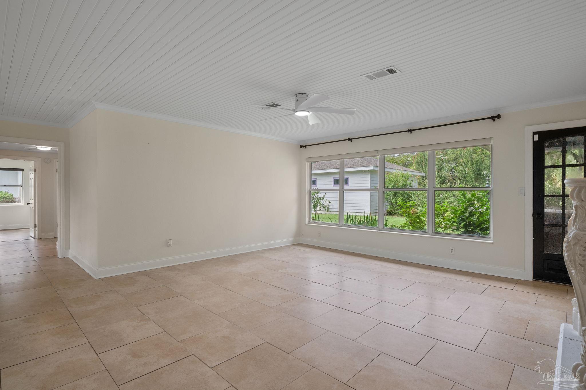 17 Lakeside Dr