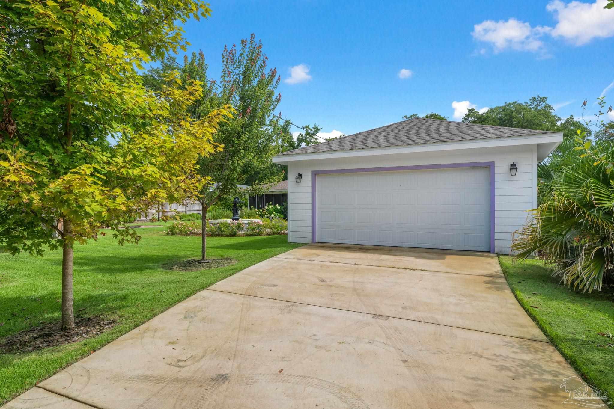17 Lakeside Dr