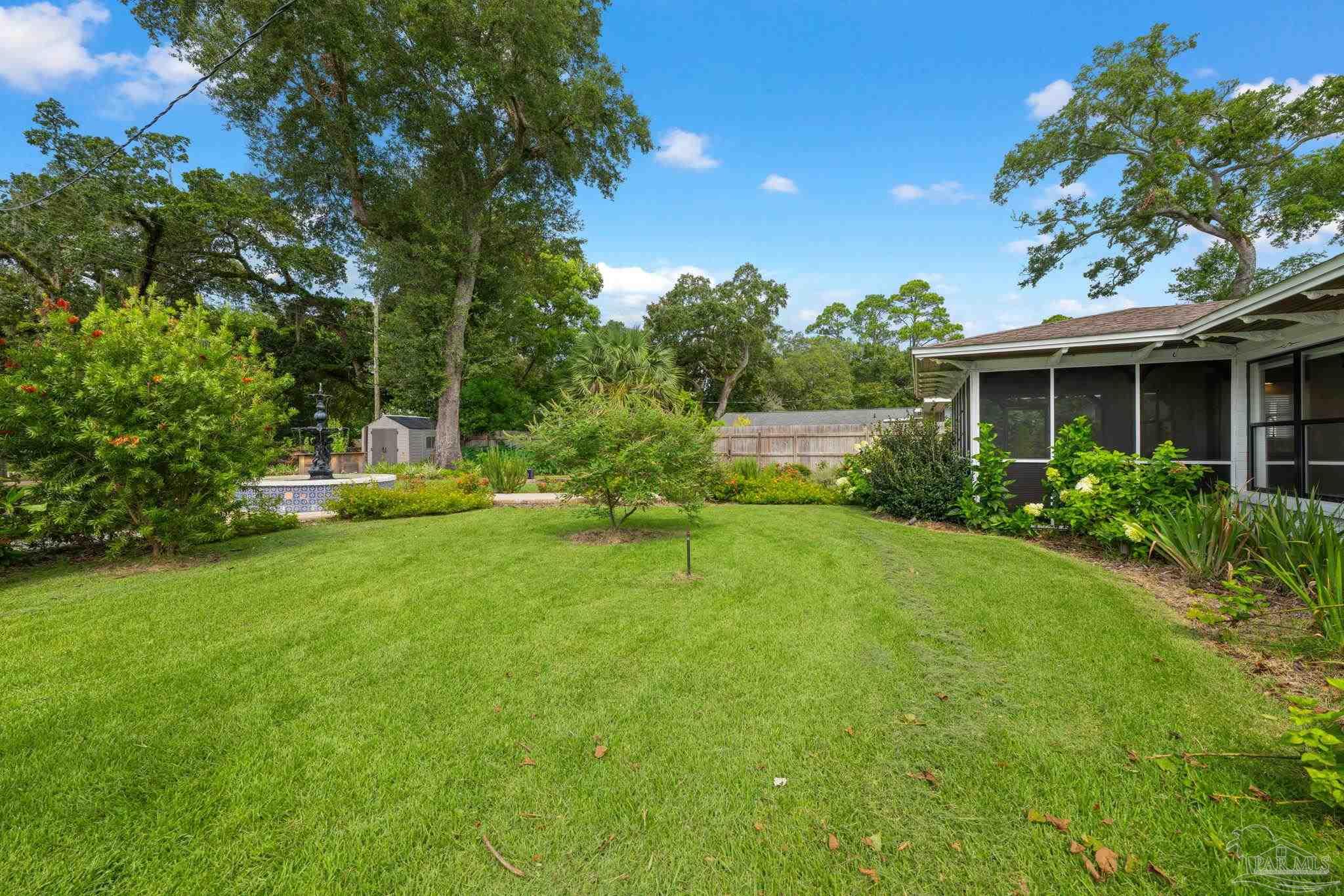 17 Lakeside Dr