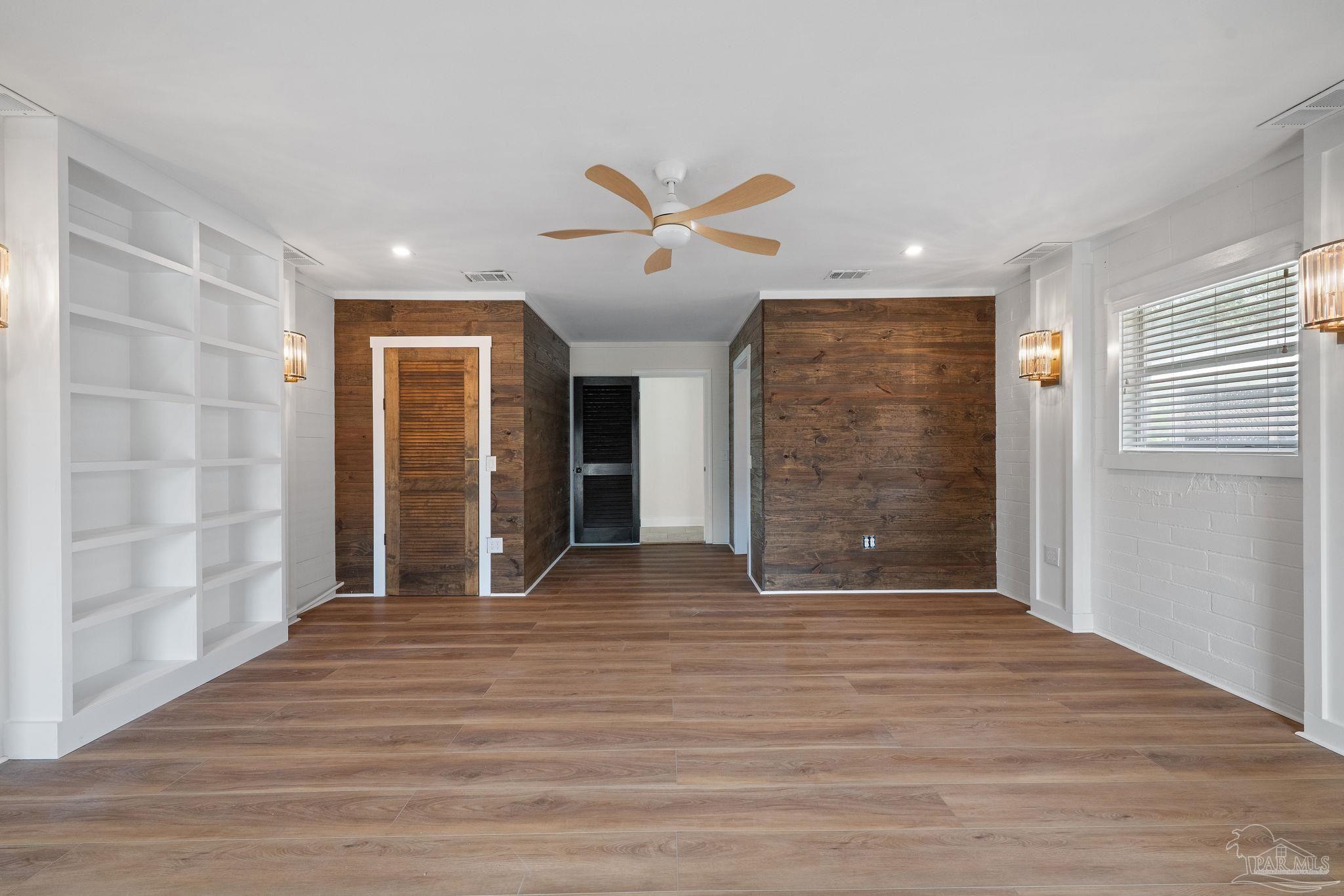 17 Lakeside Dr