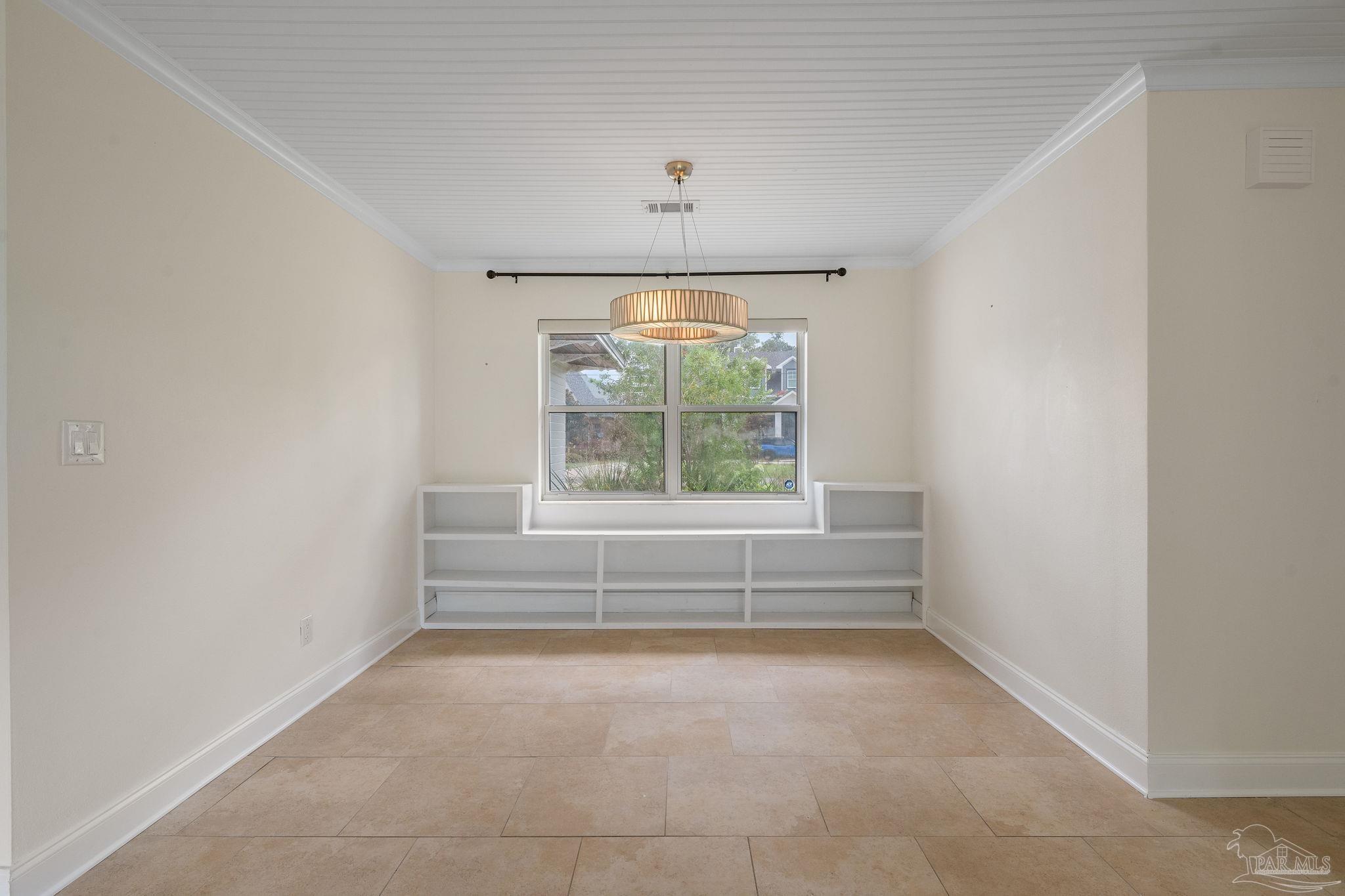 17 Lakeside Dr