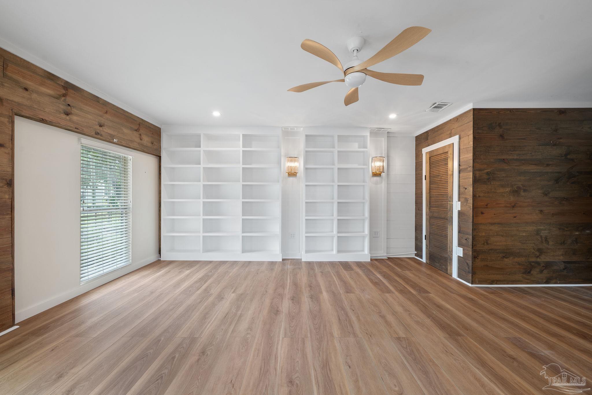 17 Lakeside Dr