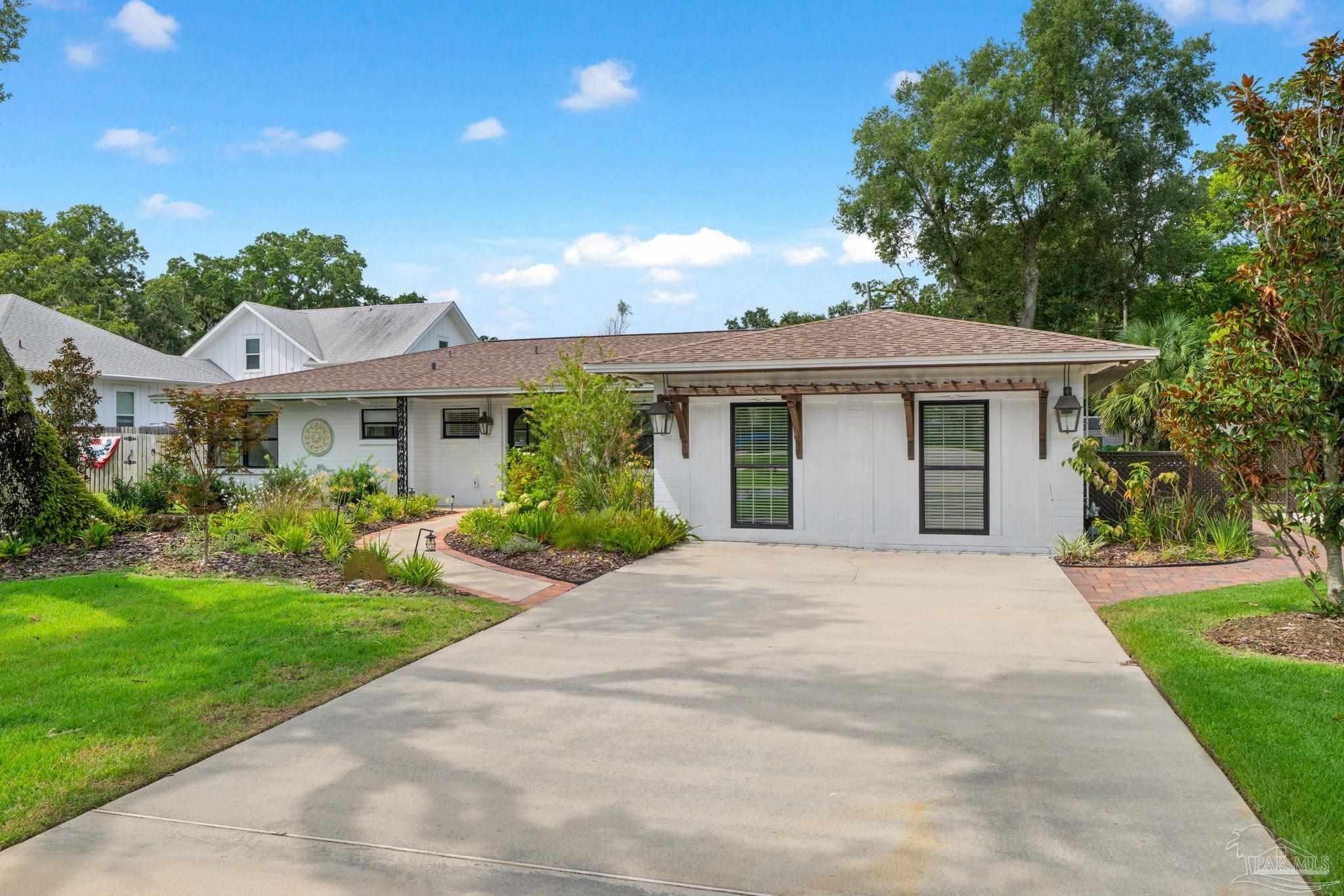 17 Lakeside Dr
