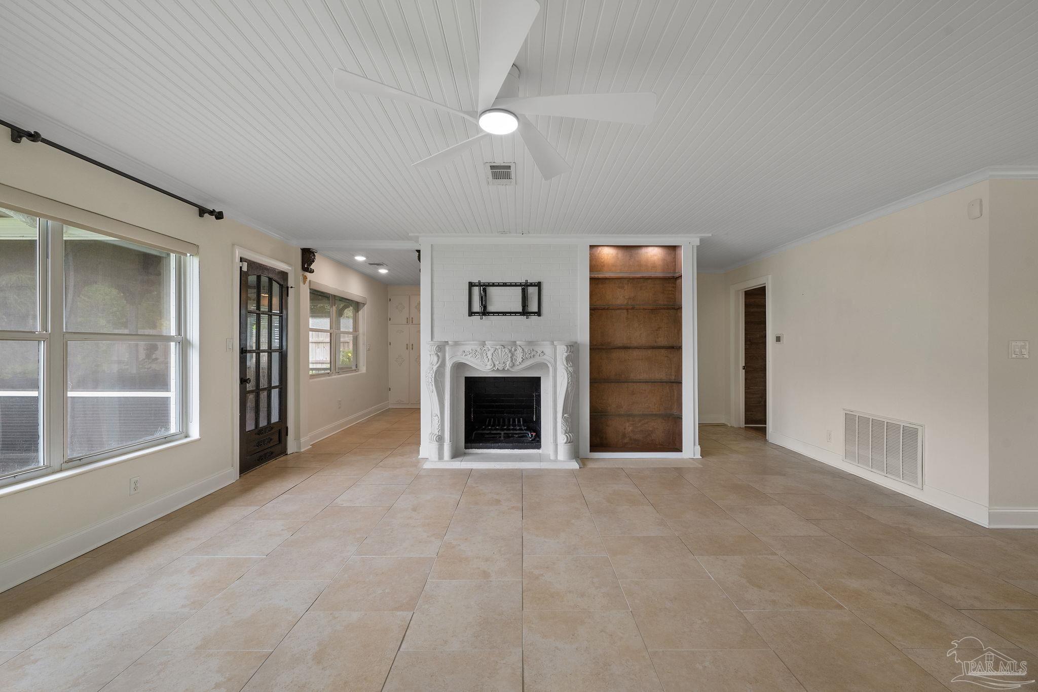 17 Lakeside Dr