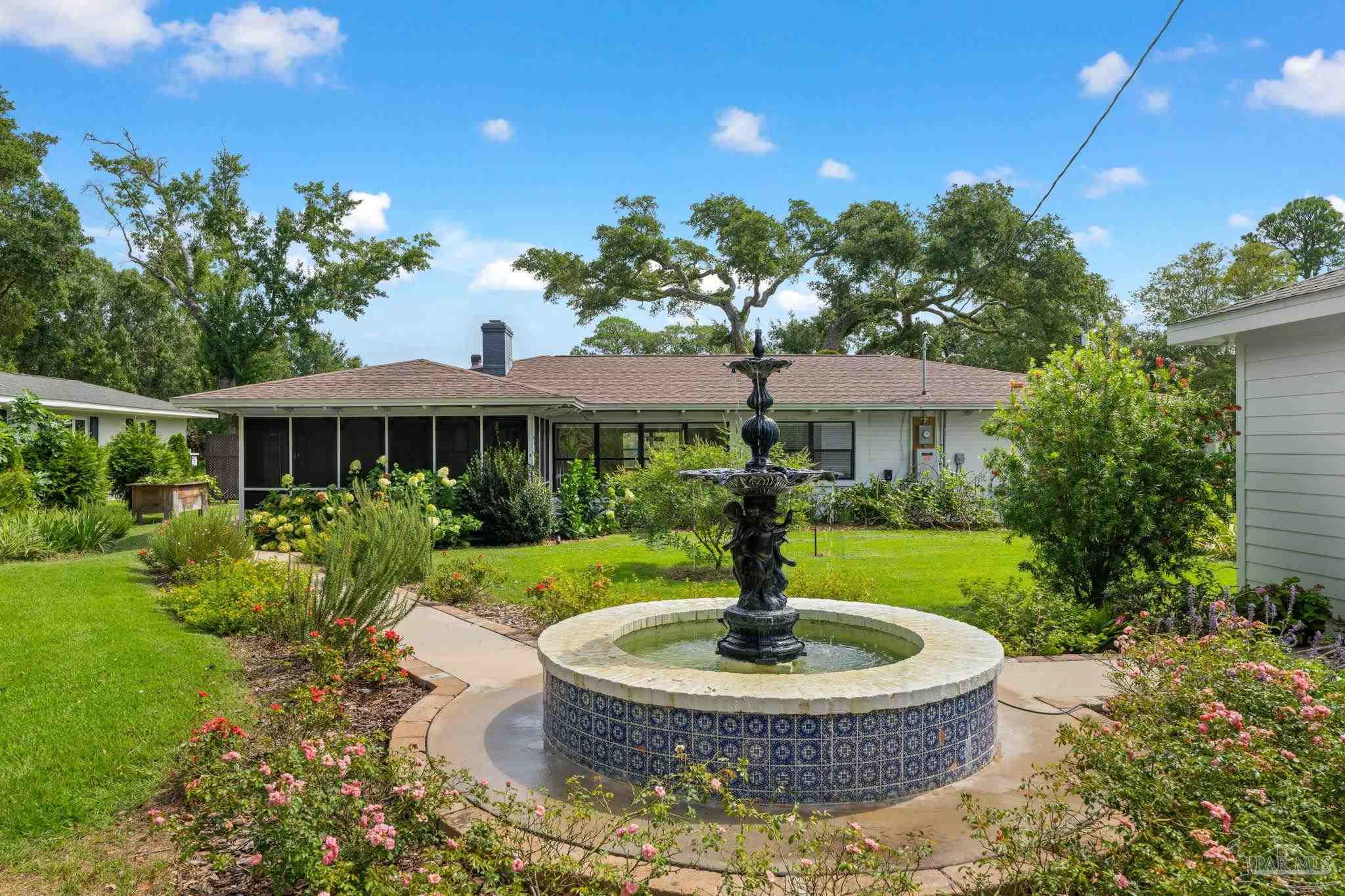 17 Lakeside Dr