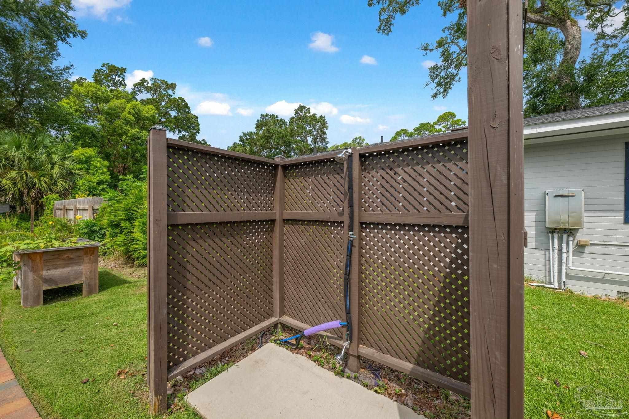 17 Lakeside Dr