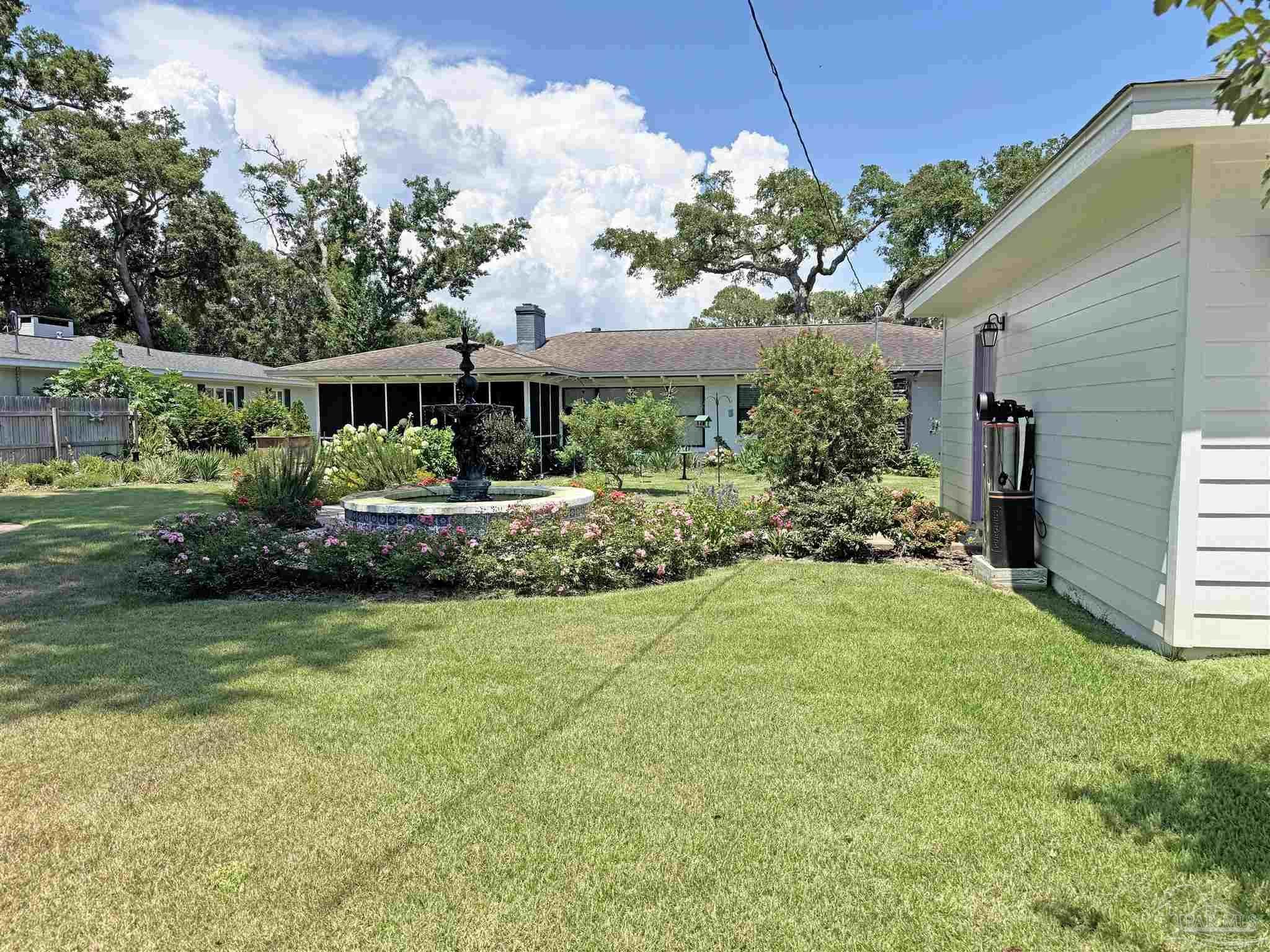 17 Lakeside Dr