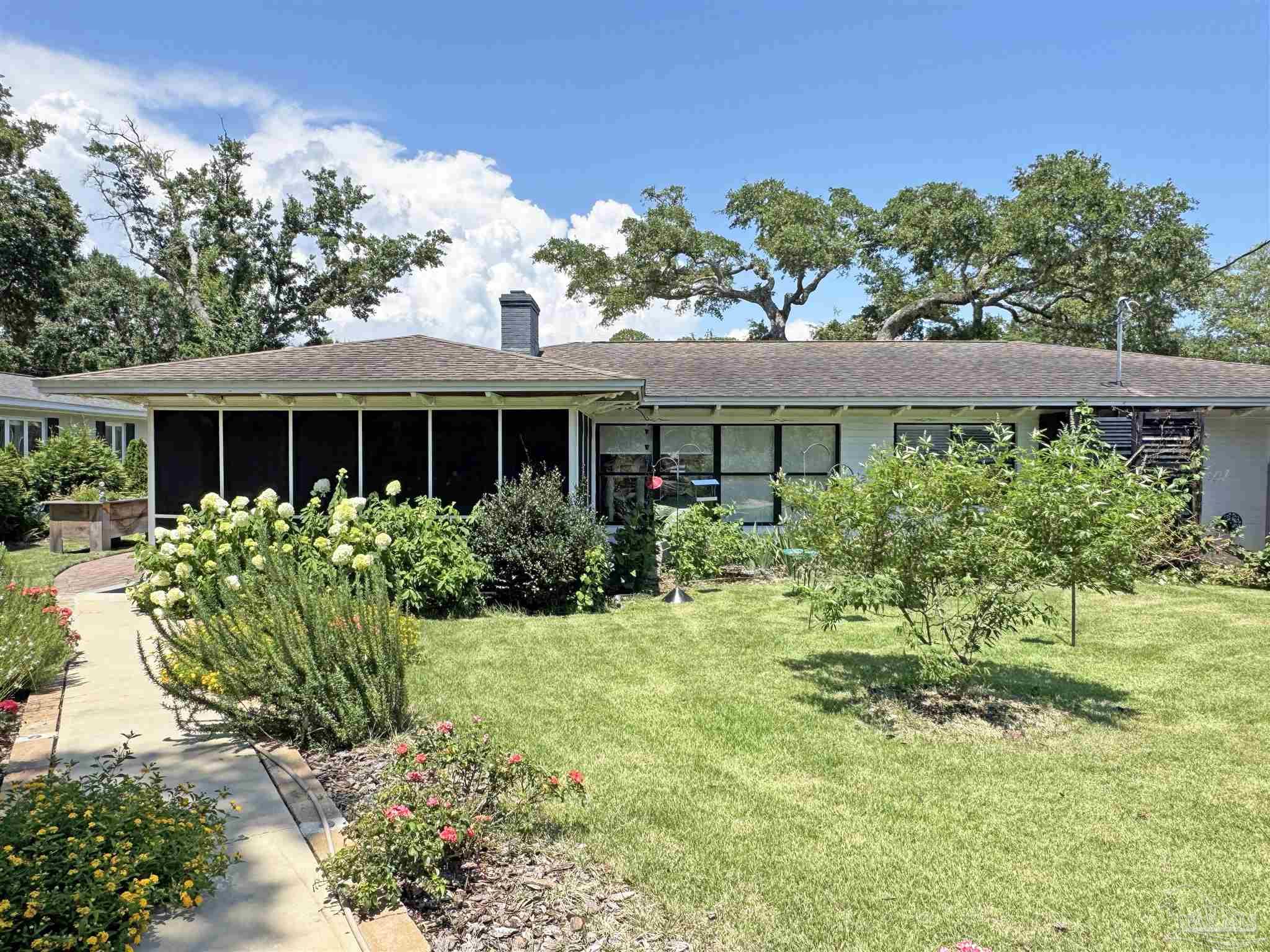 17 Lakeside Dr