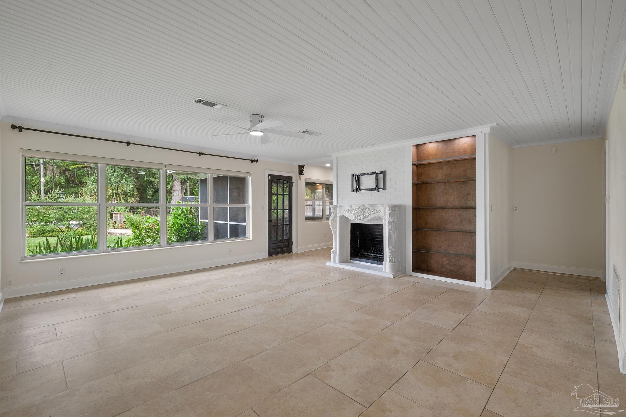 17 Lakeside Dr